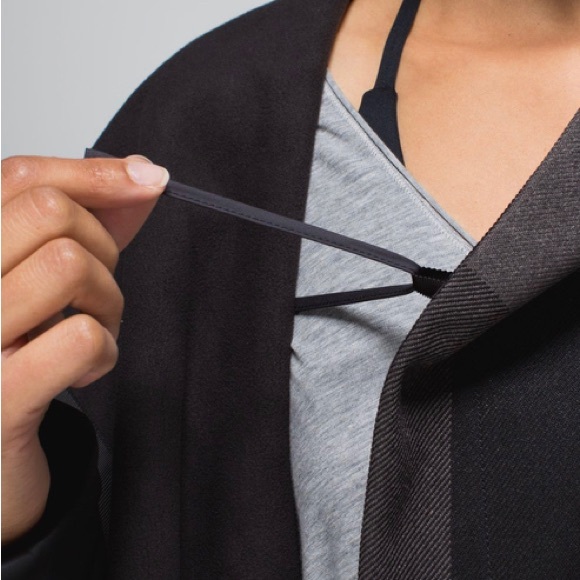 Lululemon Savasana Softshell II Size Small
Black / Camp Check Black Soot Light - Picture 5 of 12